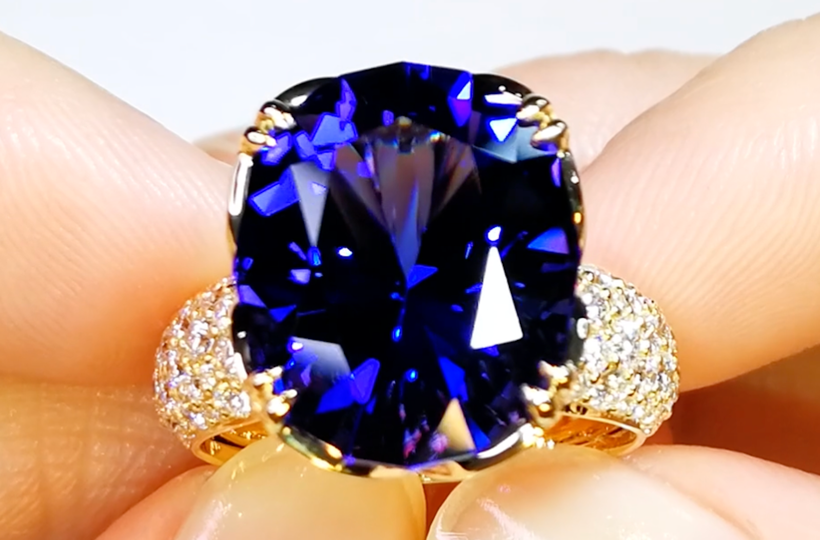 12.30ct Tanzanite Ring with D Flawless Diamonds set in 18K Yellow Gold