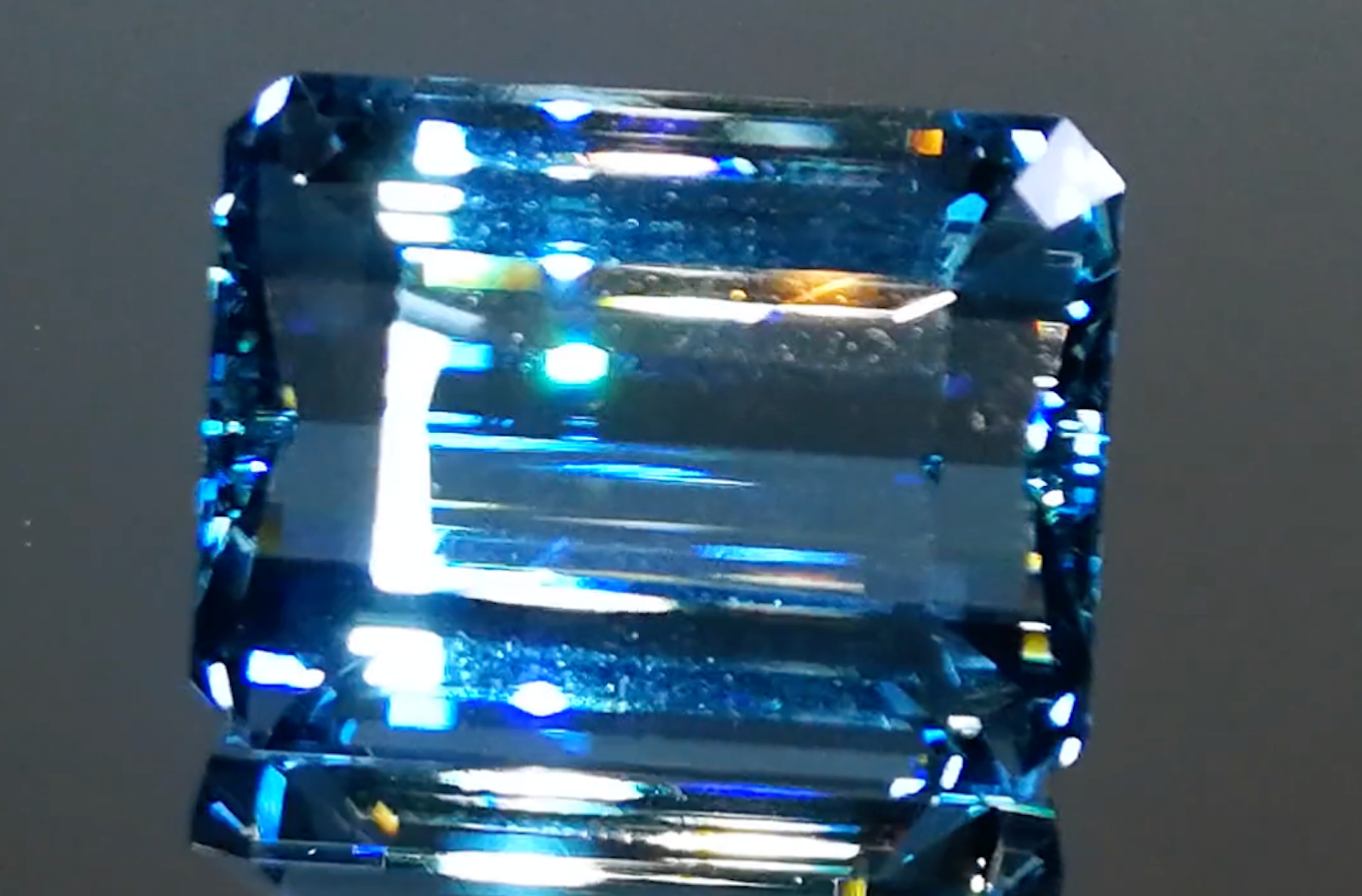 101.14ct Santa Maria Aquamarine Necklace with D Flawless Diamonds set in 18K White Gold