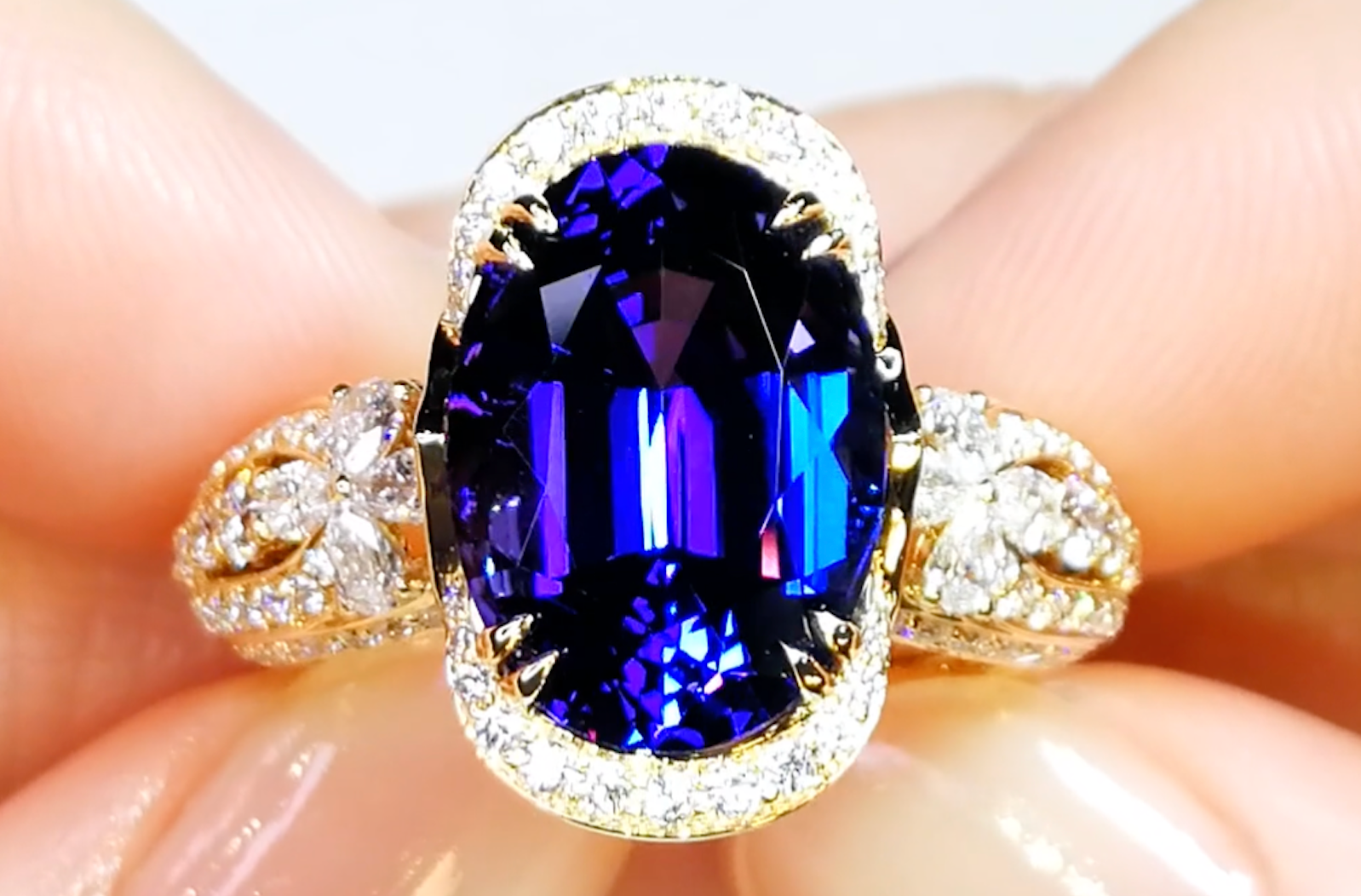 7.81ct Tanzanite Ring with D Flawless Diamonds set in 18K Yellow Gold