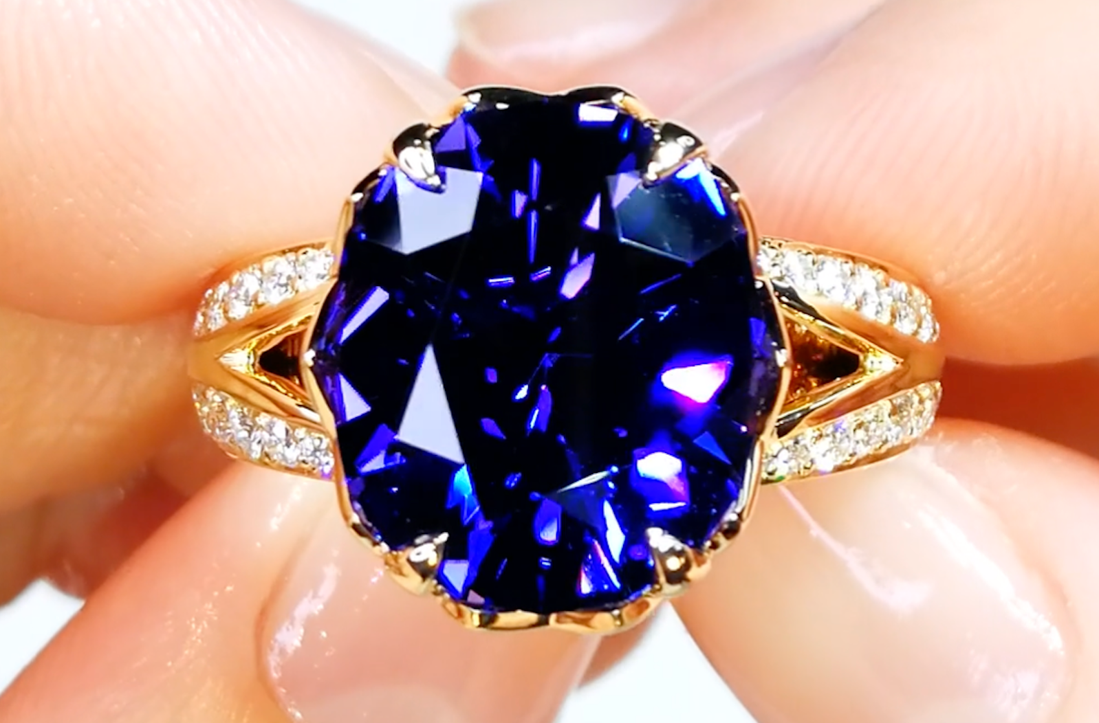 7.91ct Tanzanite Ring with D Flawless Diamonds set in 18K Yellow Gold