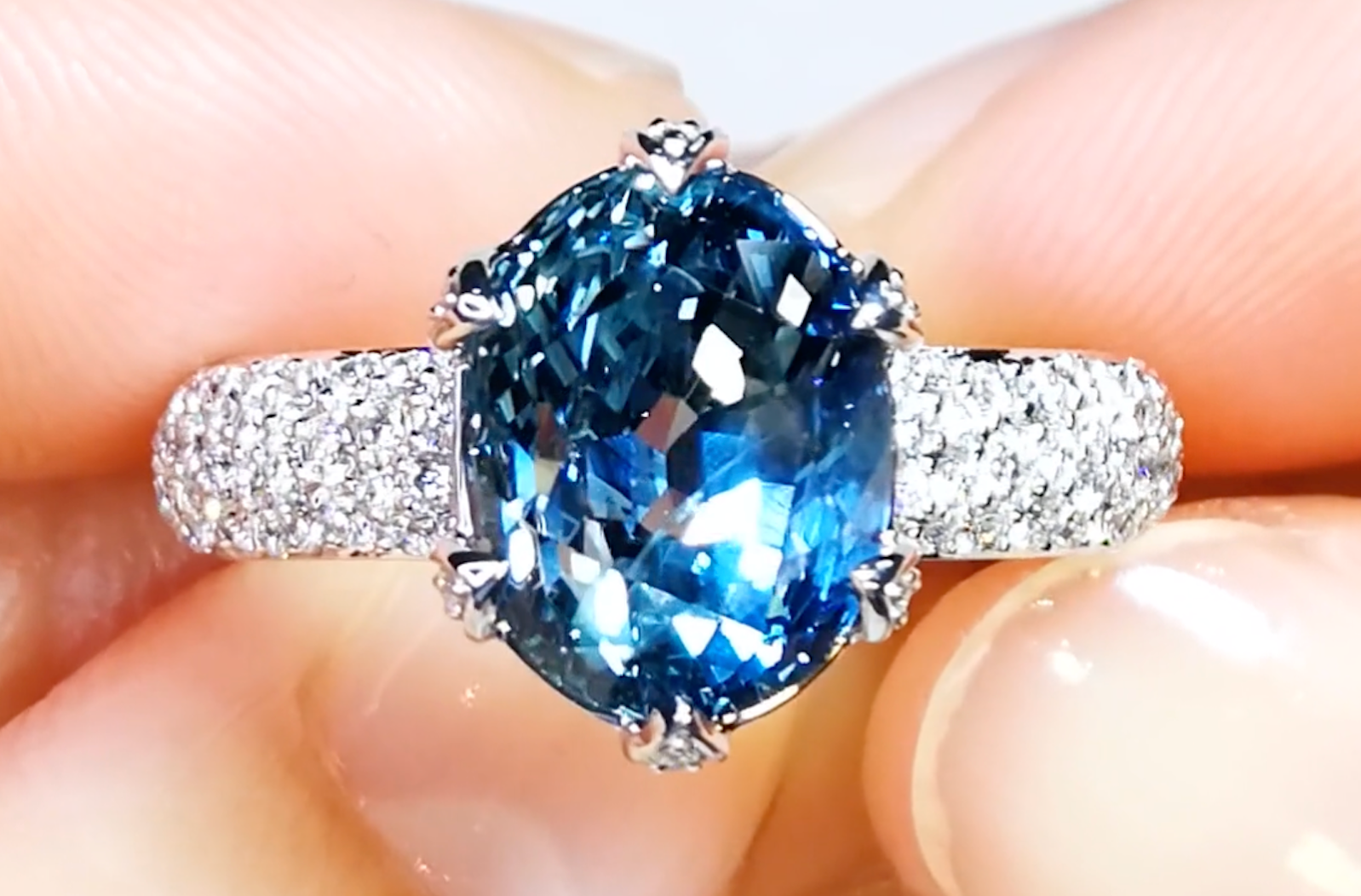 6.67ct Unheated Nigerian Sapphire Ring with D Flawless Diamonds set in 18K White Gold