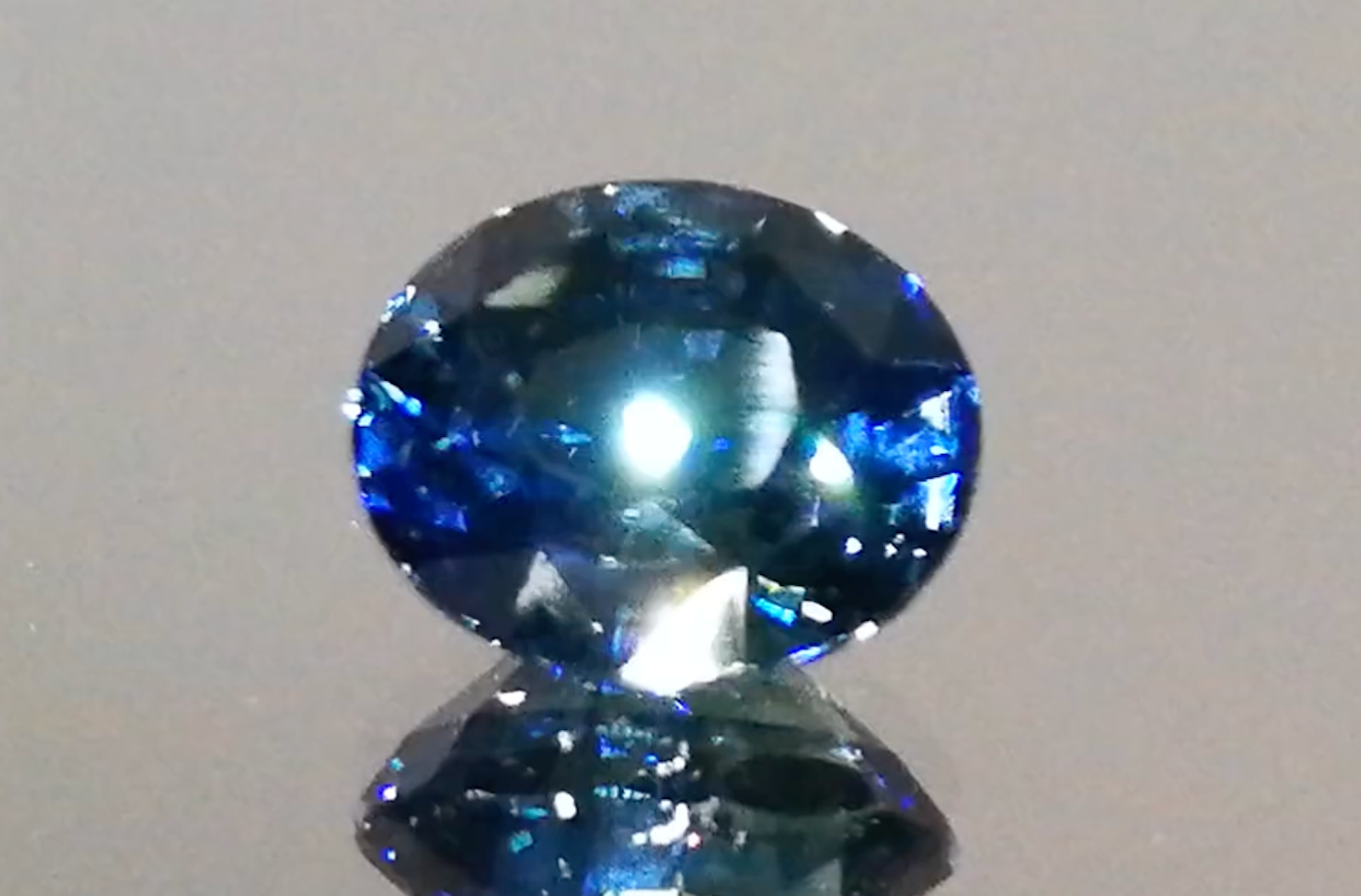 3.23ct Unheated Yogo Montana Sapphire Ring with D Flawless Diamonds set in 18K Yellow Gold