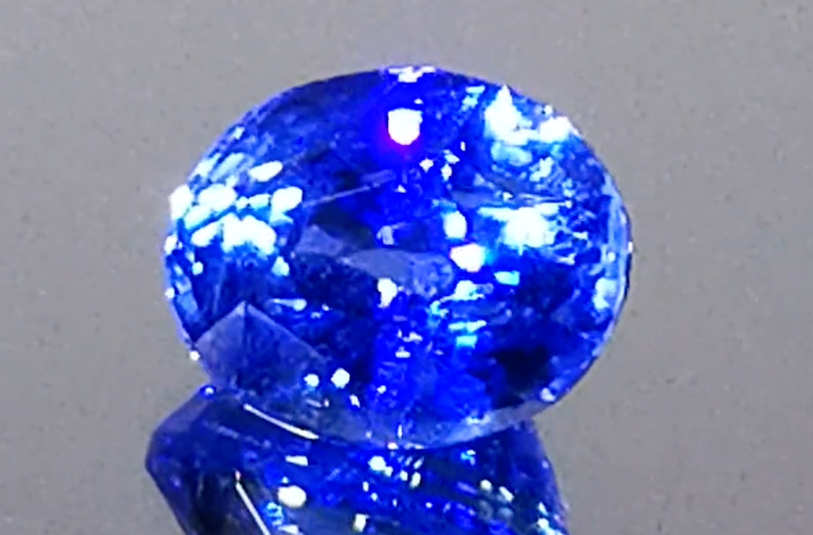 10.06ct Unheated Ceylon Cornflower Blue Sapphire Ring with D Flawless Diamonds set in 18K Yellow Gold