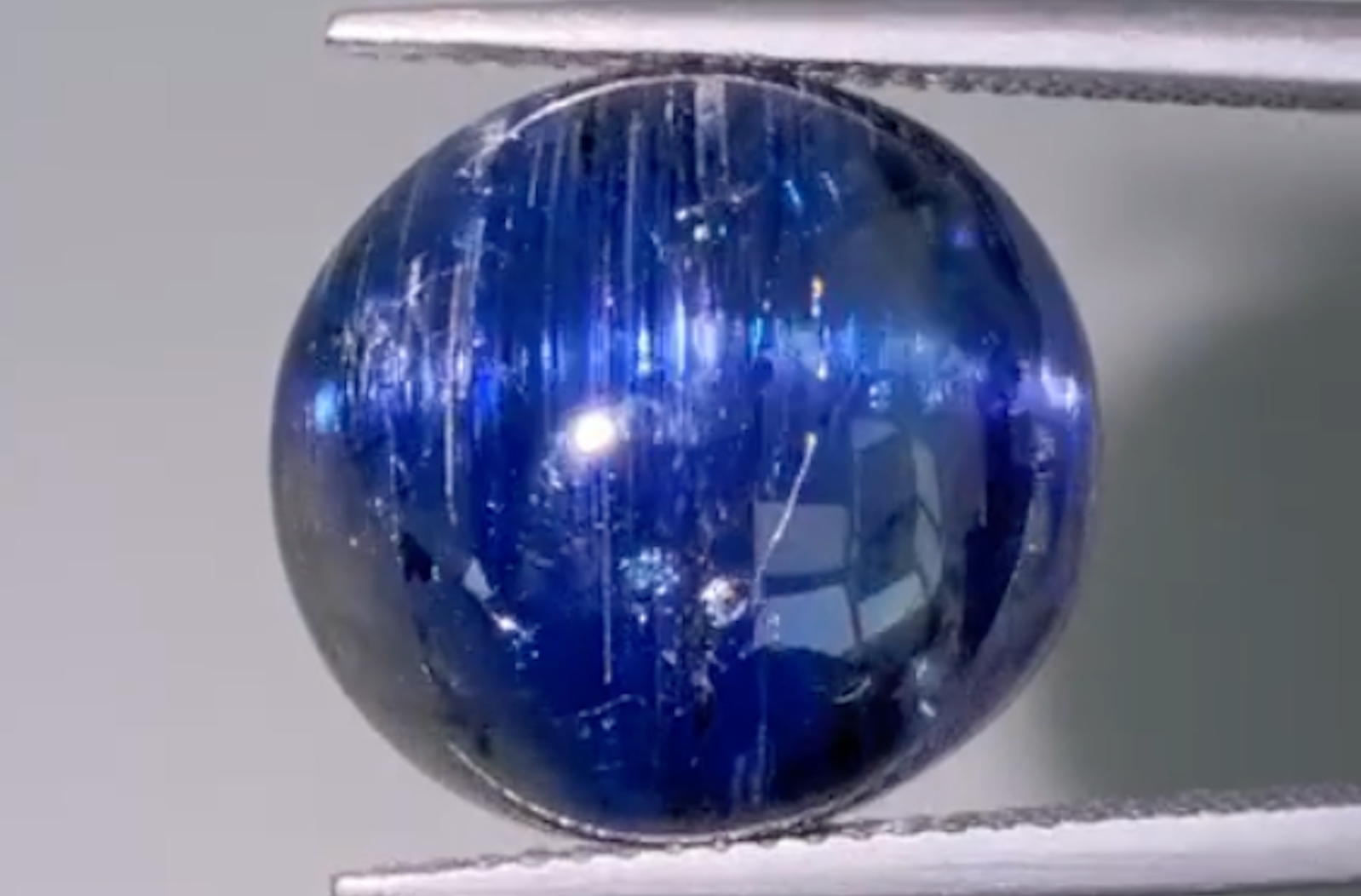 14.77ct Cats Eye Tanzanite Ring with D Flawless Diamonds set in 18K White Gold