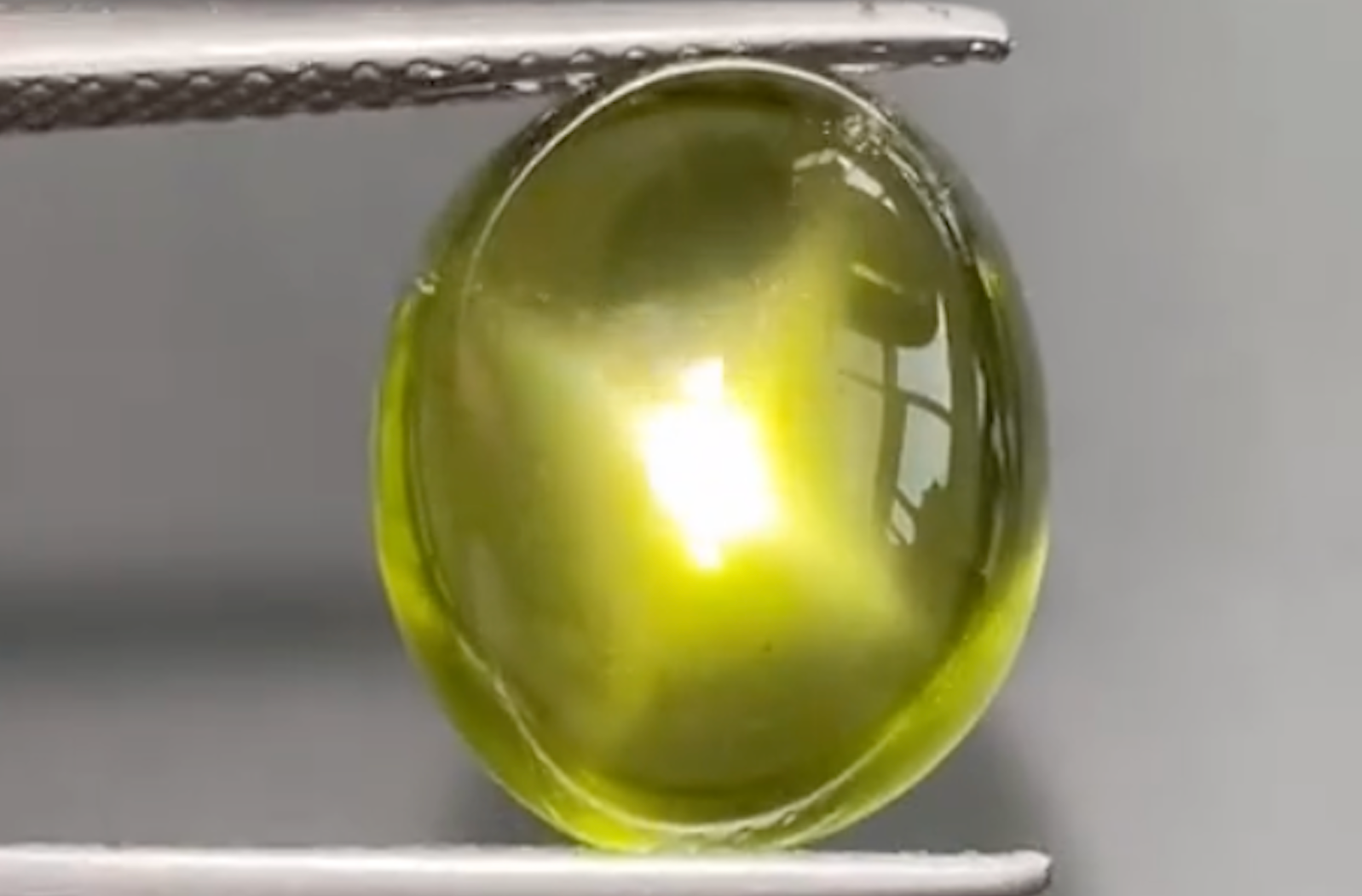 8.33ct Star Zabargad Peridot Ring with D Flawless Diamonds set in 18K Yellow Gold