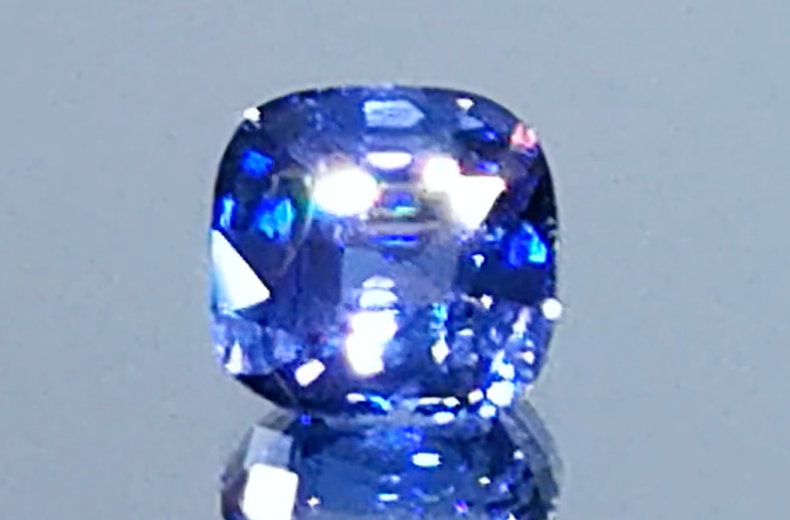3.02ct Unheated Ceylon Cornflower Blue Sapphire Ring with D Flawless Diamonds set in 18K Yellow Gold