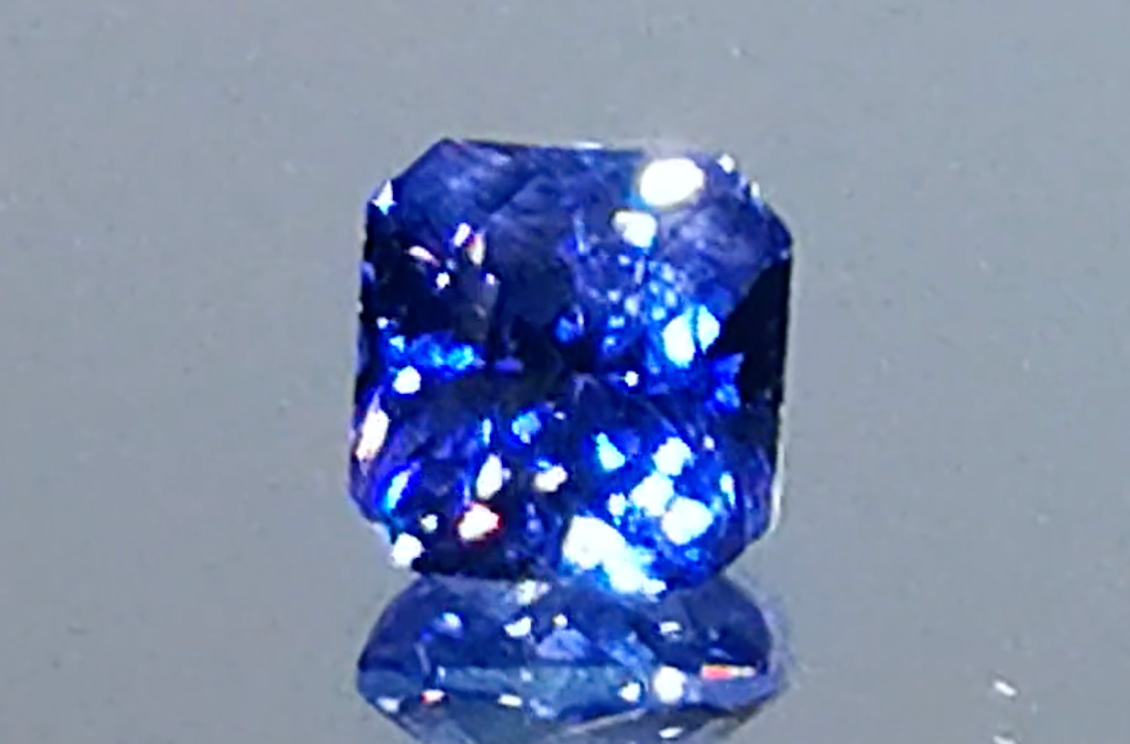 3.05ct Unheated Ceylon Cornflower Blue Sapphire Ring with D Flawless Diamonds set in 18K White Gold