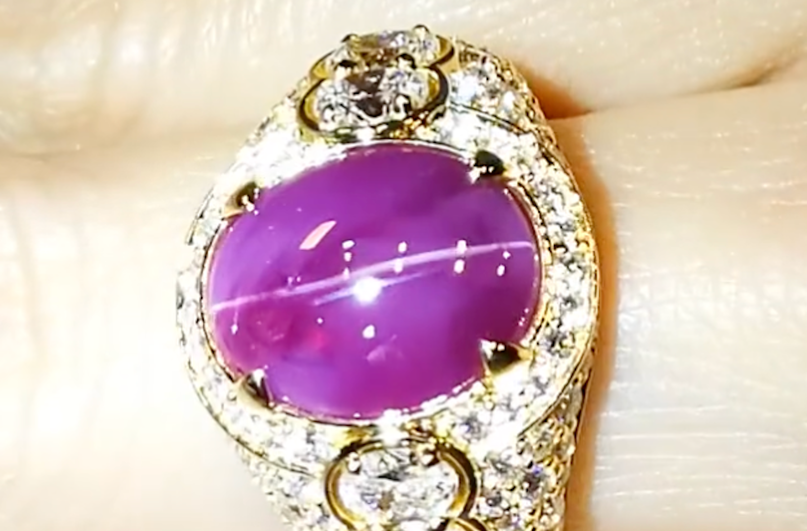 7.80ct Unheated Cat's Eye Sapphire Ring with D Flawless Diamonds set in 18K Yellow Gold