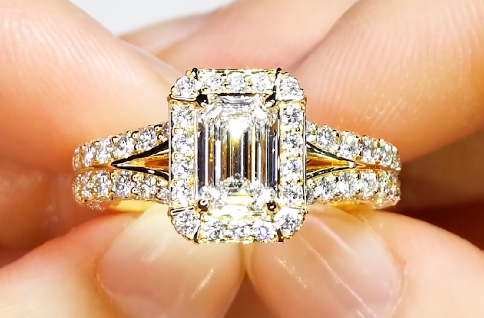 1.10ct D Flawless Golconda Diamond Ring with D Flawless Diamonds set in 18K Yellow Gold