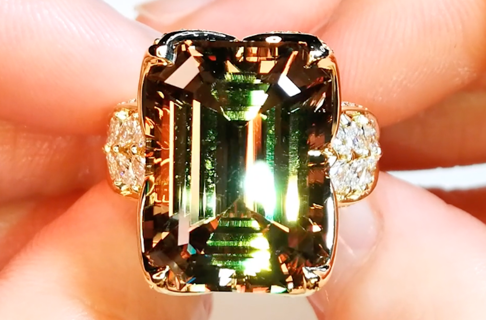 21.57ct Zultanite Ring with D Flawless Diamonds set in 18K Yellow Gold