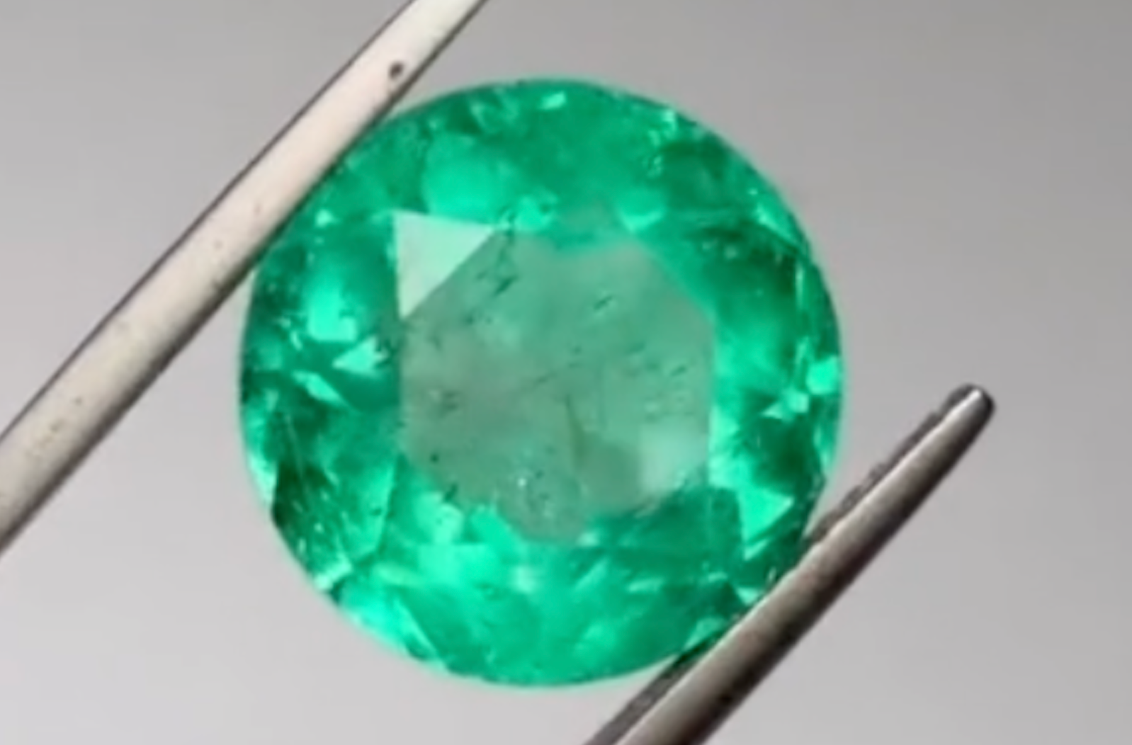 12.14ct Muzo Colombian Emerald Ring with D Flawless Diamonds set in 18K Yellow Gold