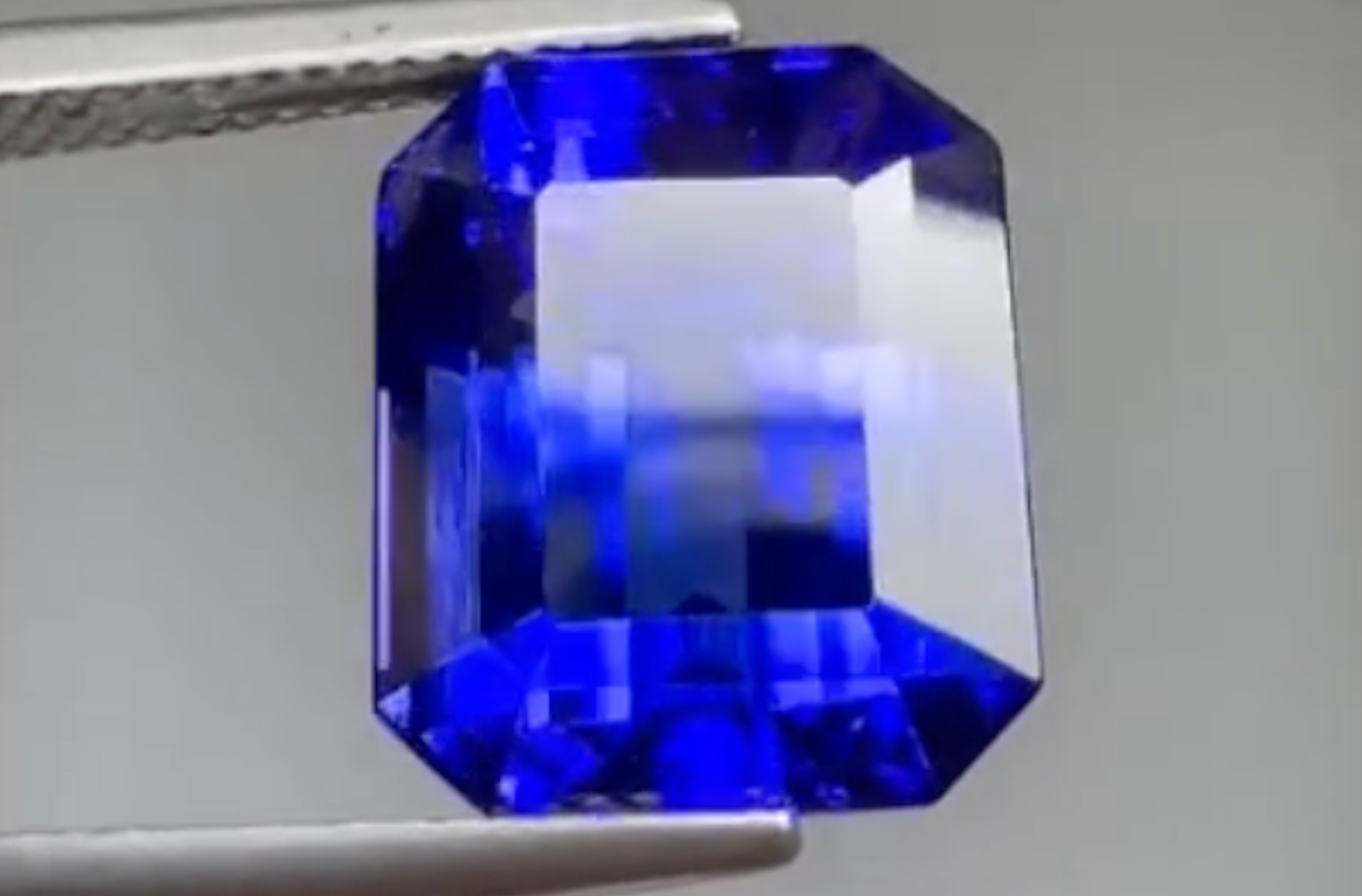 13.12ct Flawless Unheated Tanzanite Ring with D Flawless Diamonds set in 18K Yellow Gold