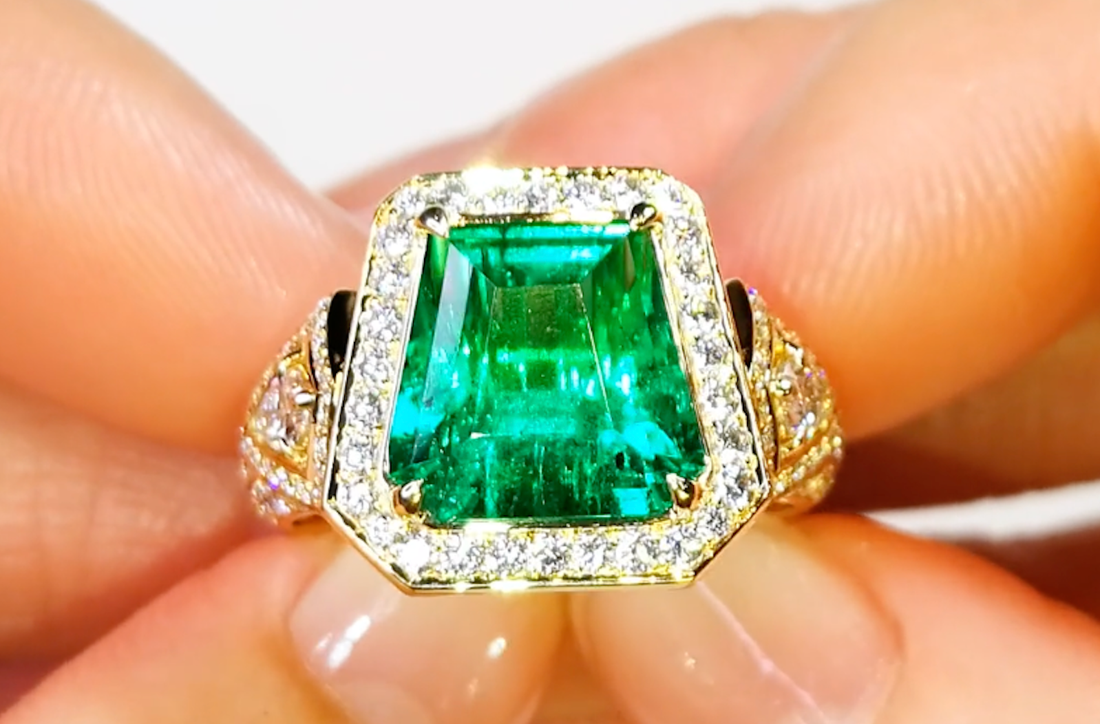 3.46ct Vivid Green Muzo Emerald Ring with D Flawless Diamonds set in 18K Yellow Gold