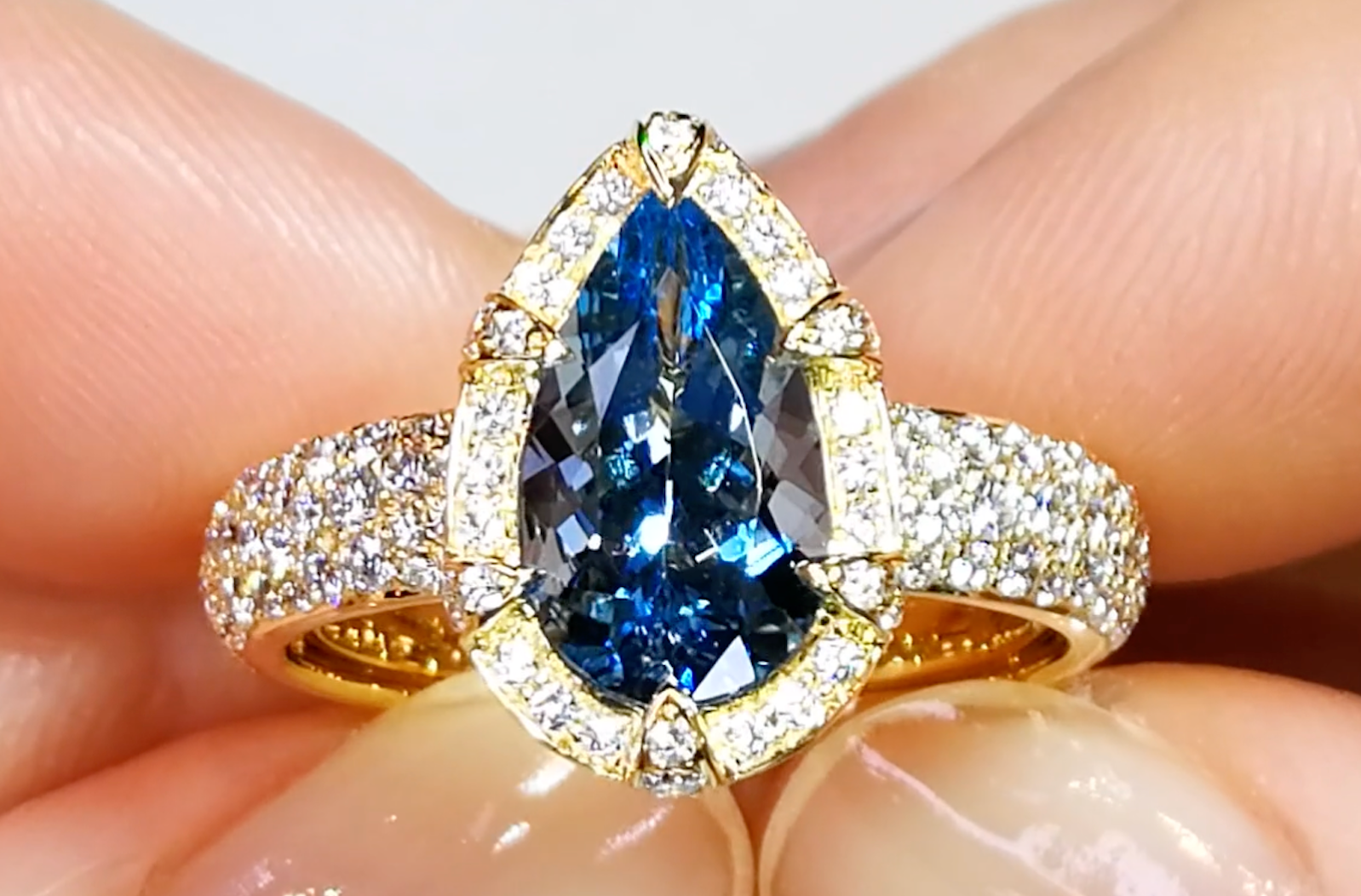 2.00ct Tatu Santa Maria Aquamarine Ring with D Flawless Diamonds set in 18K Yellow Gold