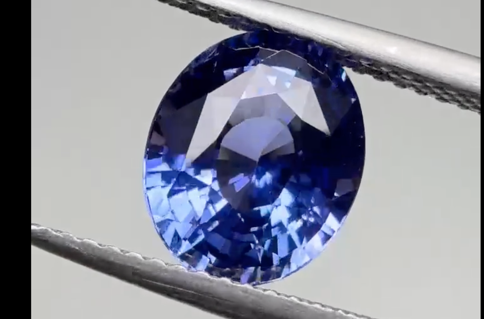 4.07ct Unheated Ceylon Cornflower Blue Sapphire Ring with D Flawless Diamonds set in 18K White Gold