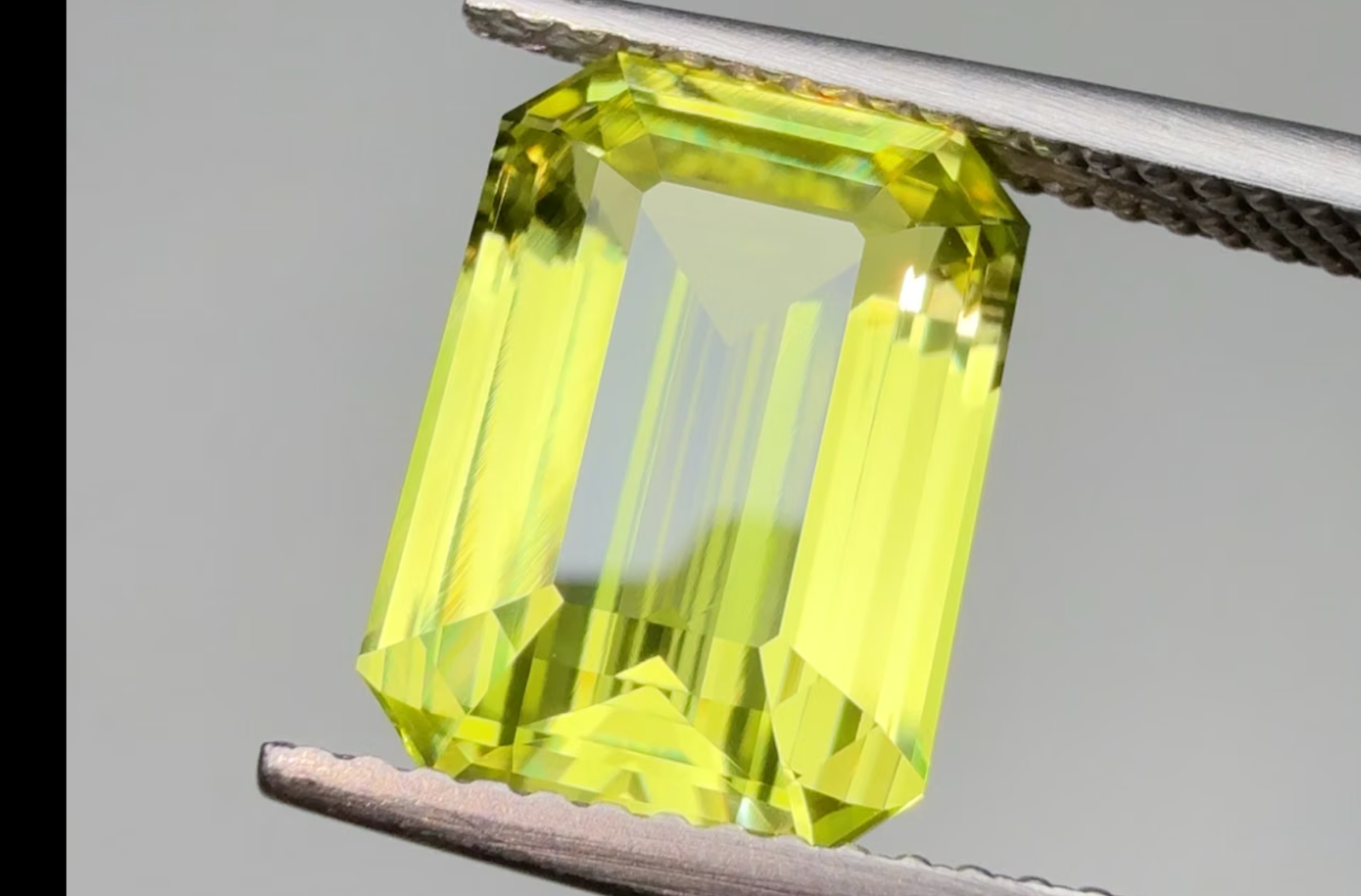 5.04ct Neon Chrysoberyl Ring with D Flawless Diamonds set in 18K Yellow Gold