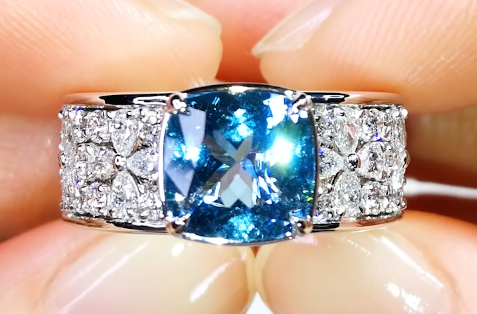 2.39ct Tatu Santa Maria Aquamarine Ring with D Flawless Diamonds set in 18K White Gold