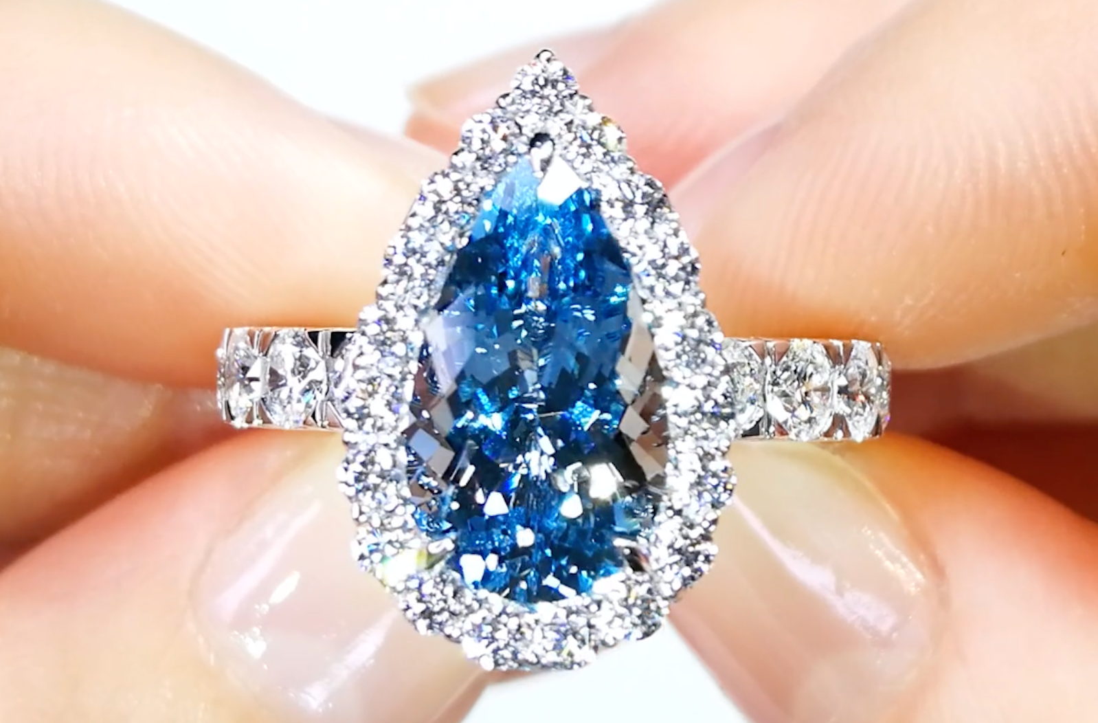3.80ct Tatu Santa Maria Aquamarine Ring with D Flawless Diamonds set in 18K White Gold