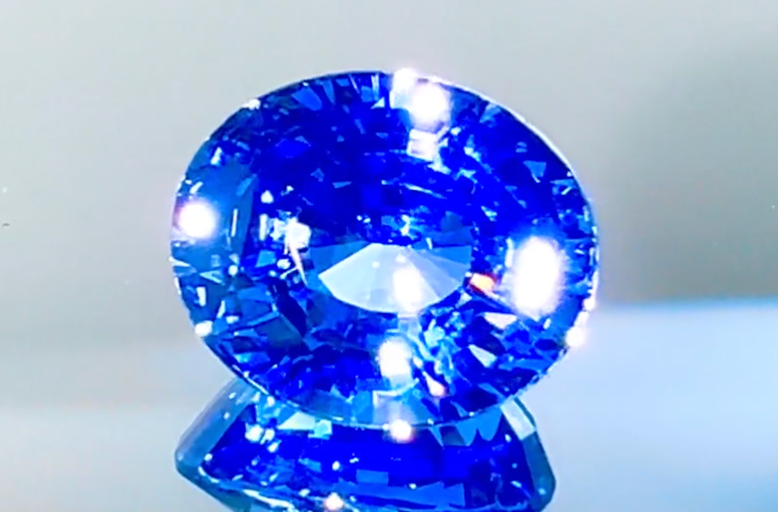 4.07ct Unheated Ceylon Cornflower Blue Sapphire Ring with D Flawless Diamonds set in 18K Yellow Gold