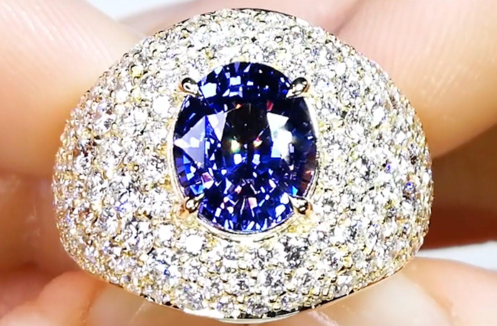 4.07ct Unheated Ceylon Cornflower Blue Sapphire Ring with D Flawless Diamonds set in 18K Yellow Gold