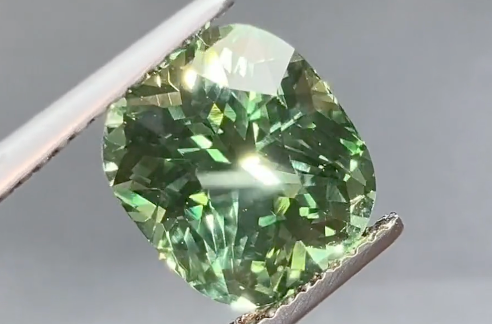 5.02ct Vibrant Neon Tsavorite Ring with D Flawless Diamonds set in 18K Yellow Gold