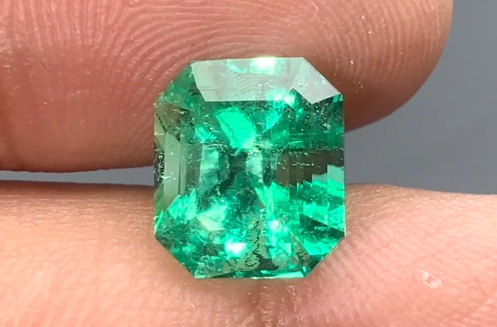 3.90ct Muzo Colombian Emerald Ring with D Flawless Diamonds set in 18K Yellow Gold