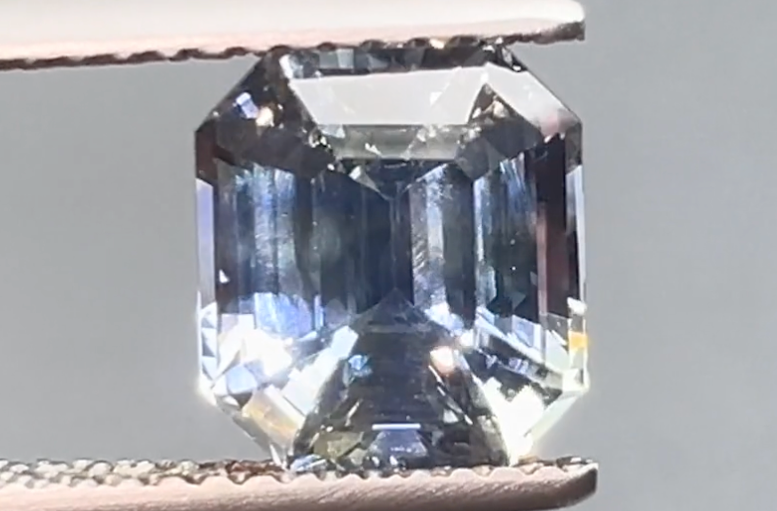3.07ct Unheated Tri Colour Didy Sapphire Ring with D Flawless Diamonds set in 18K White Gold