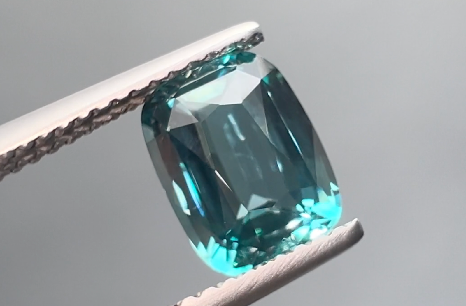 2.05ct Ceylon Neon Grandidierite Ring with D Flawless Diamonds set in 18K Yellow Gold