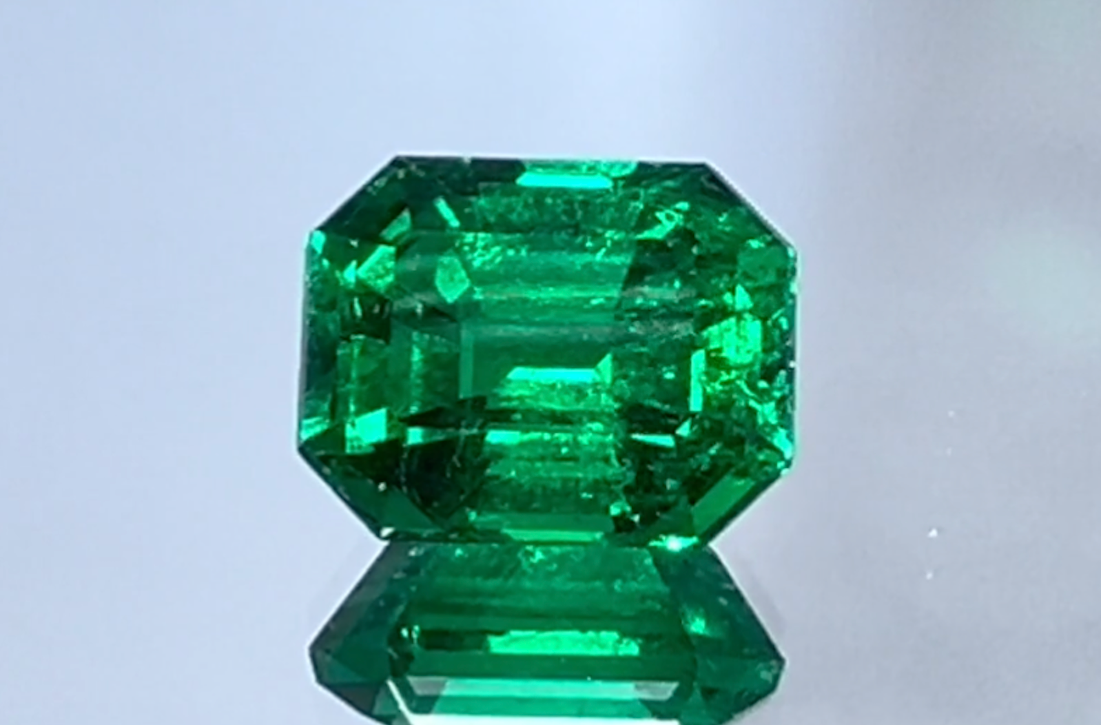 3.32ct Old World Gubelin Certified Muzo Colombian Emerald Ring with D Flawless Diamonds set in 18K Yellow Gold