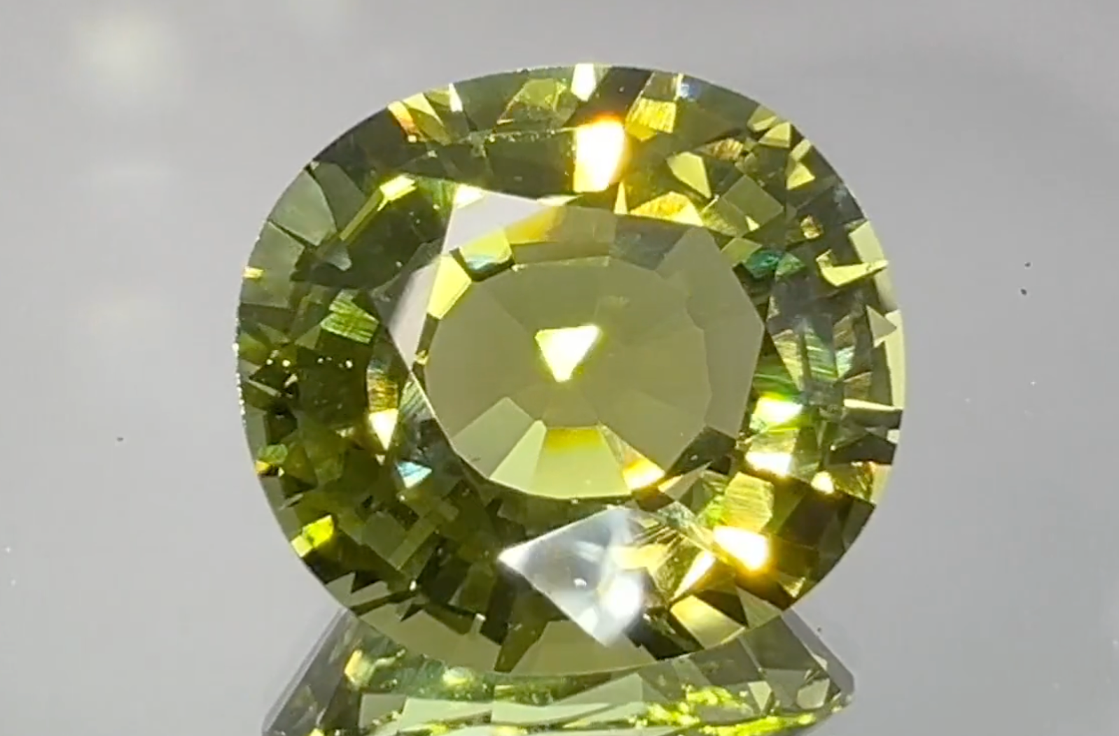 19.00ct Unheated Paraiba Tourmaline Ring with D Flawless Diamonds set in 18K Yellow Gold