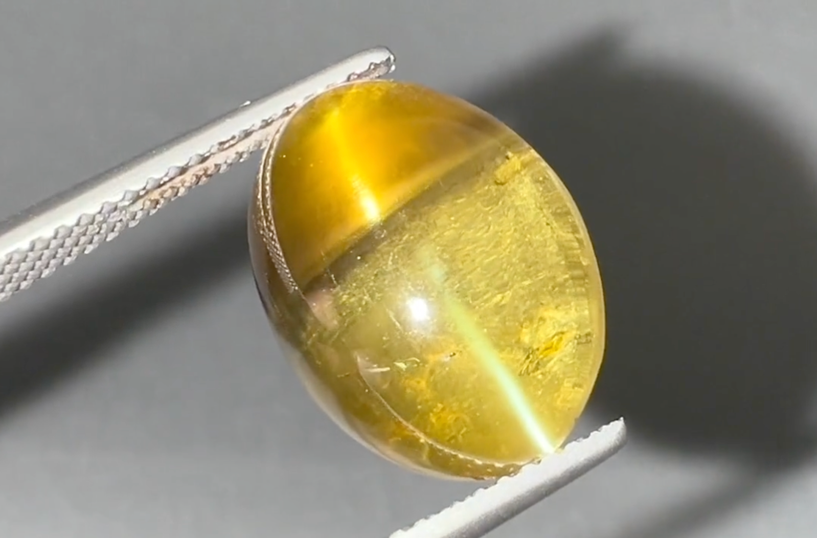 13.24ct Bi Color Cats Eye Alexandrite Chrysoberyl Ring with D Flawless Diamonds set in 18K Yellow Gold