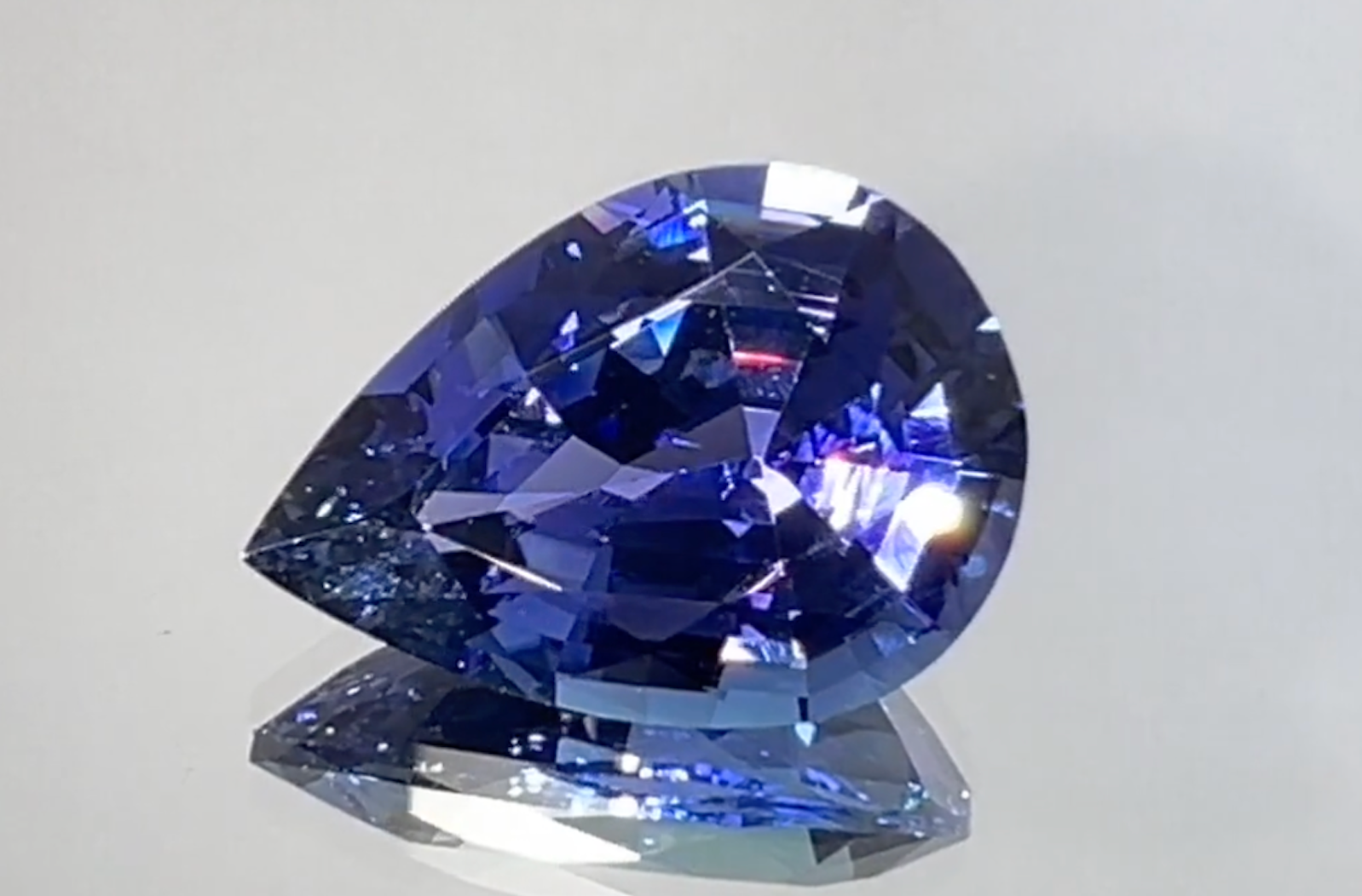 8.91ct Flawless Unheated Tanzanite Ring with D Flawless Diamonds set in 18K Yellow Gold