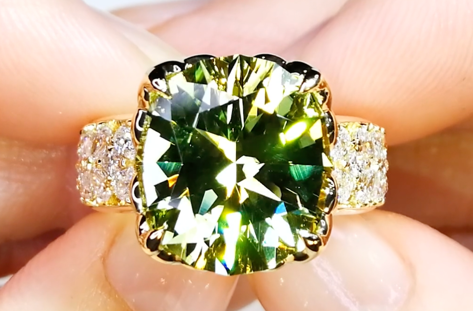 8.03ct Paraiba Tourmaline Ring with D Flawless Diamonds set in 18K Yellow Gold