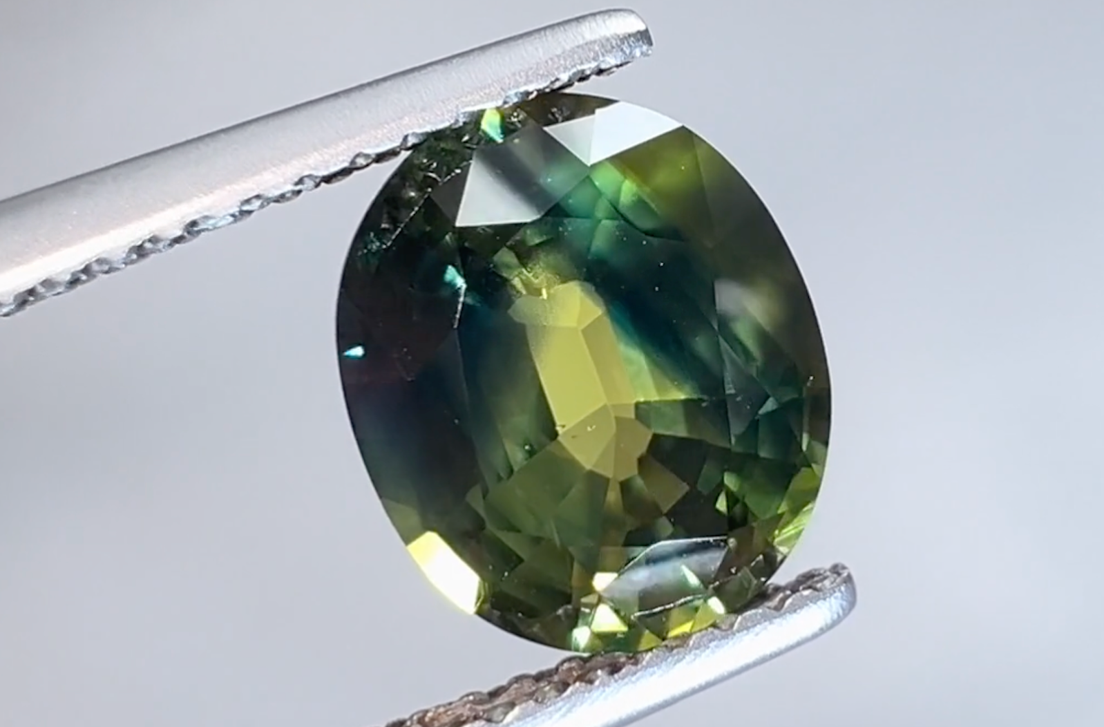 2.94ct Unheated Boomerang Sapphire Ring with D Flawless Diamonds set in 18K Yellow Gold