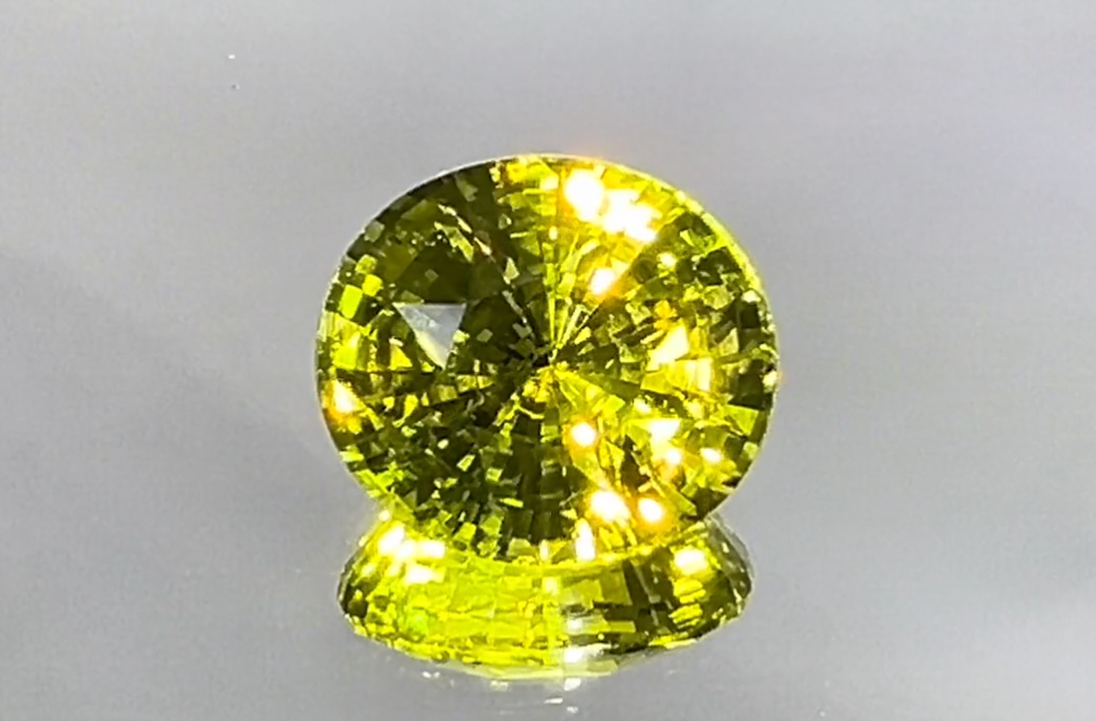 4.54ct Neon Chrysoberyl Ring with D Flawless Diamonds set in 18K Yellow Gold