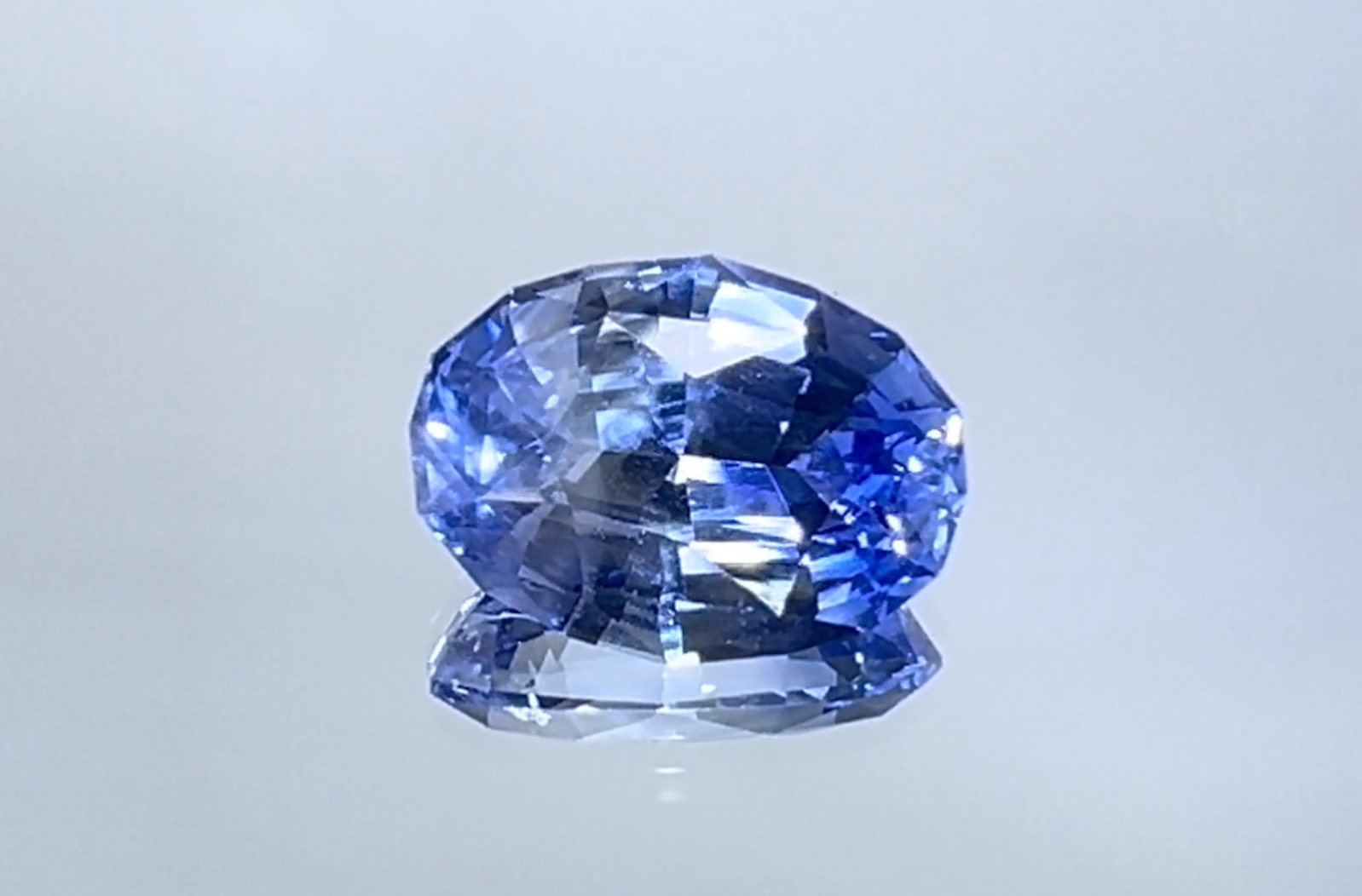 4.21ct Unheated Ceylon Cornflower Blue Sapphire Ring with D Flawless Diamonds set in 18K Yellow Gold