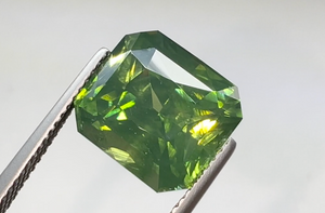 11.19ct Ceylon Green Zircon Ring with D Flawless Diamonds set in 18K Yellow Gold