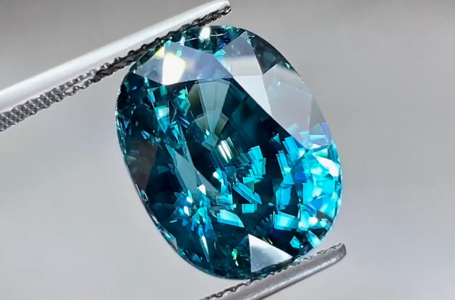 21.58ct Vivid Blue Zircon Ring with D Flawless Diamonds set in 18K White Gold