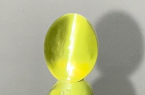 13.99ct Neon Cat’s Eye Chrysoberyl Ring with D Flawless Diamonds set in 18K Yellow Gold