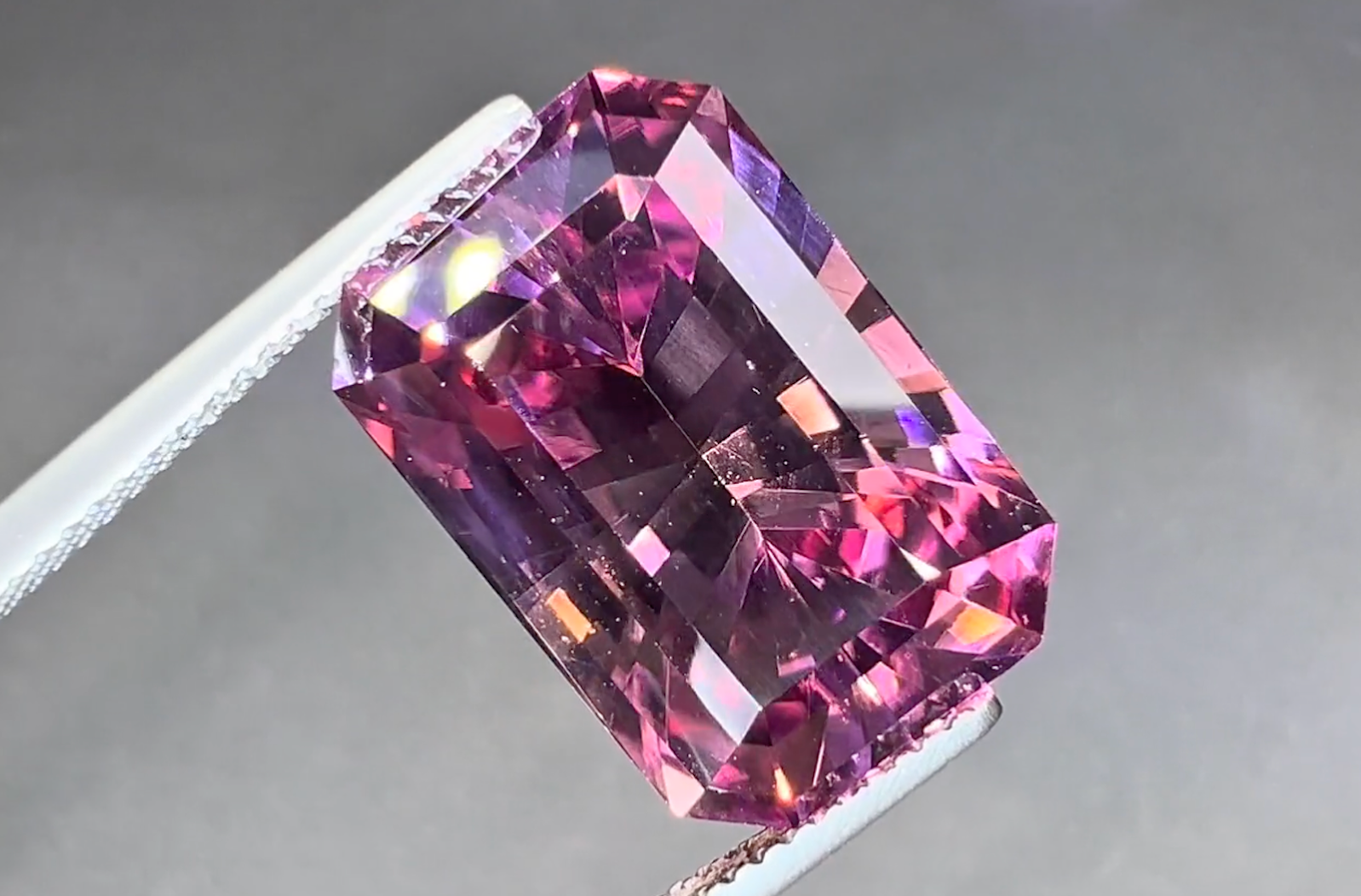 15.01ct Neon Titanium Tourmaline Ring with D Flawless Diamonds set in 18K White Gold