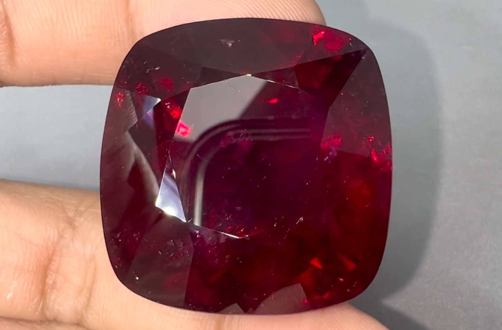 206.86ct Record Ibadan Rubellite Necklace with D Flawless Diamonds set in 18K White Gold