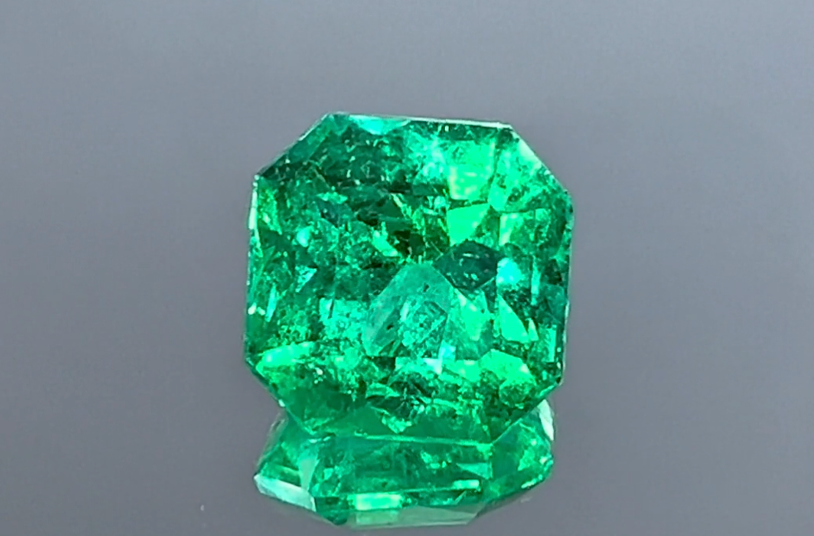 9.75ct Muzo Colombian Emerald Ring with D Flawless Diamonds set in 18K Yellow Gold
