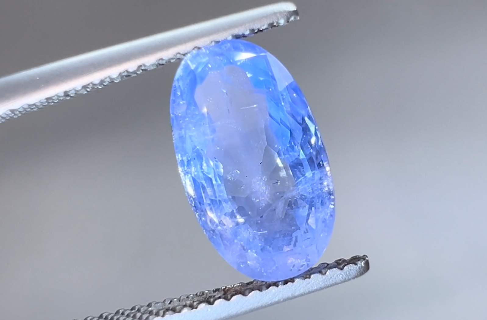 4.88ct Unheated Antique Indian Kashmir Sapphire Ring with D Flawless Diamonds set in 18K Yellow Gold