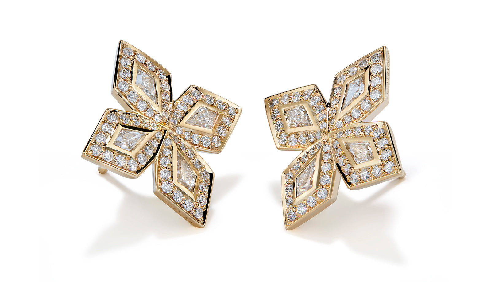 1.36ct D Flawless Diamond Earrings set in 18K Yellow Gold