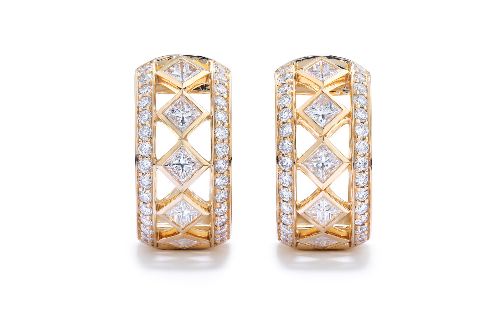 2.64ct D Flawless Diamond Earrings set in 18K Yellow Gold