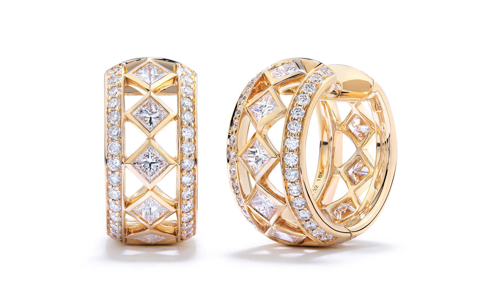 2.64ct D Flawless Diamond Earrings set in 18K Yellow Gold
