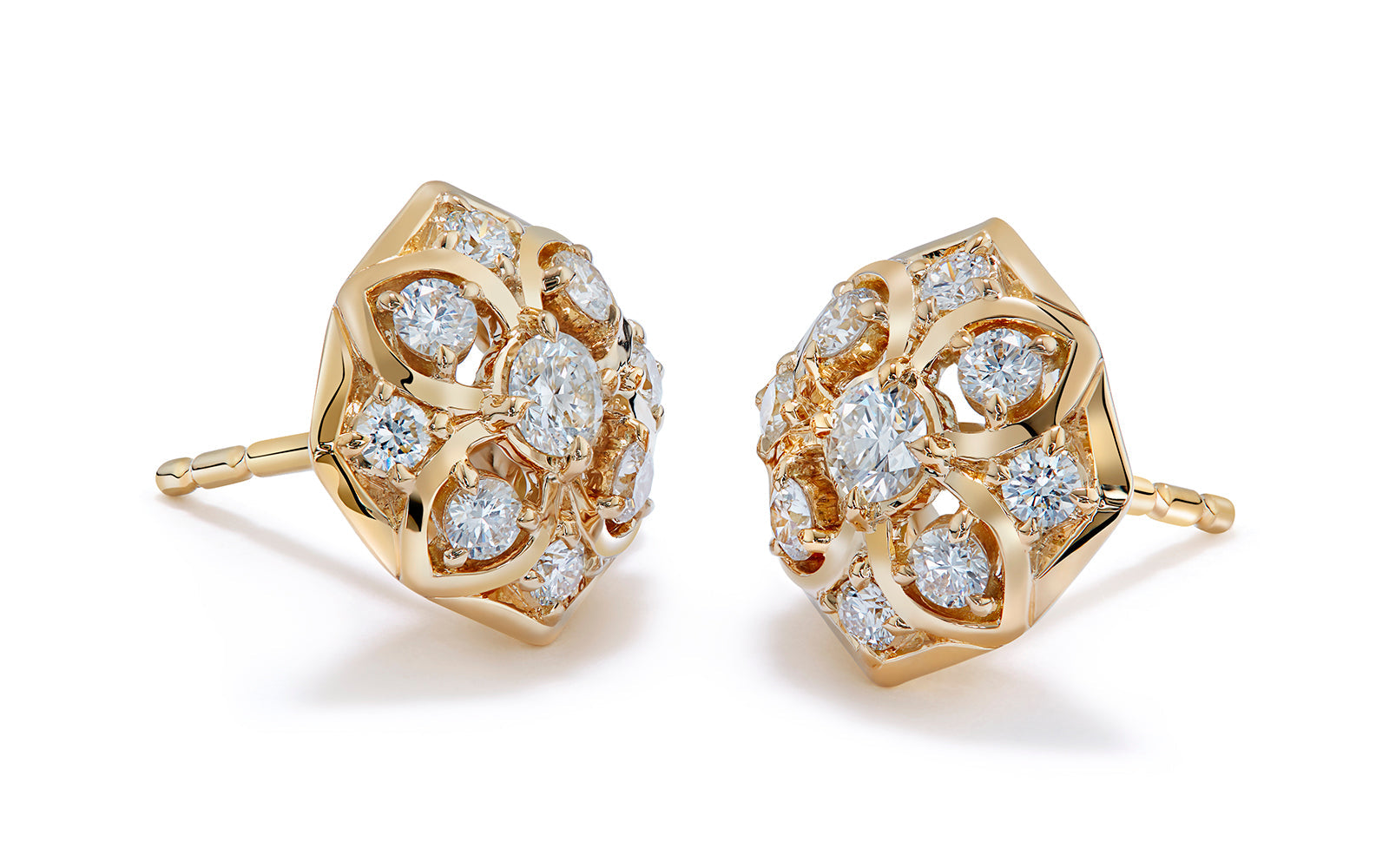 0.64ct D Flawless Diamond Earrings set in 18K Yellow Gold