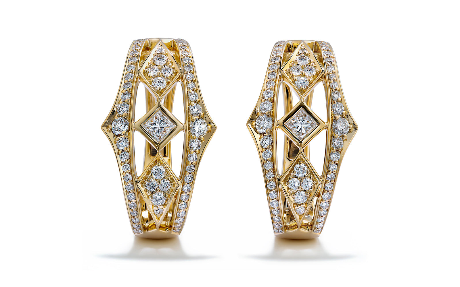 0.64ct D Flawless Diamond Earrings set in 18K Yellow Gold