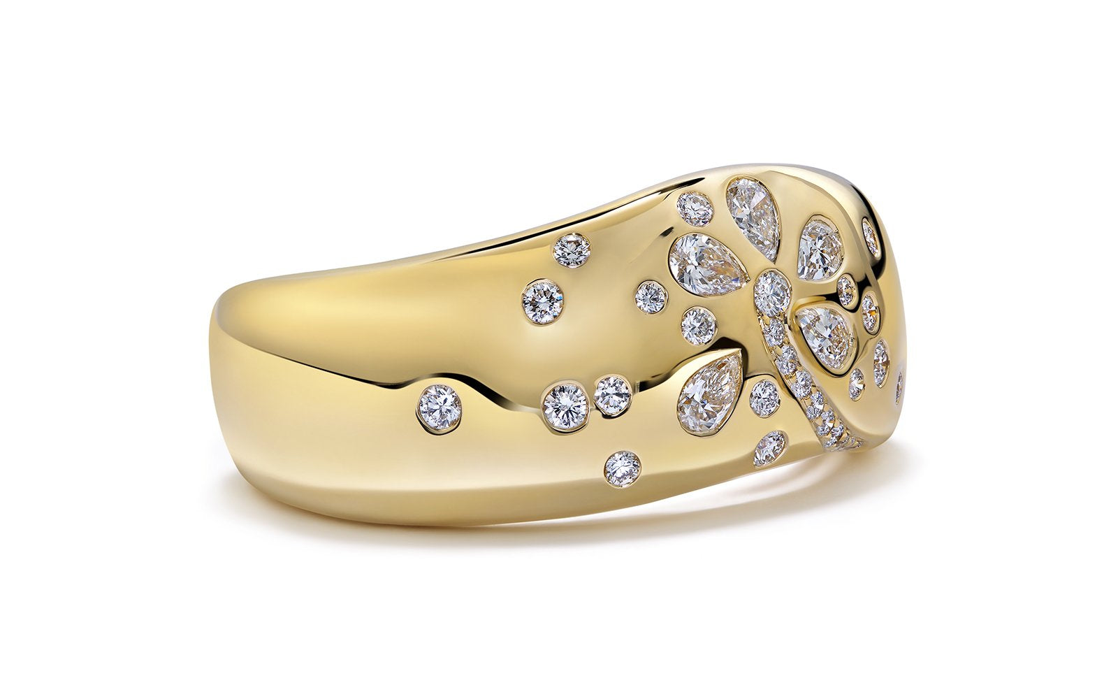 D Flawless Diamond Ring set in 18K Yellow Gold