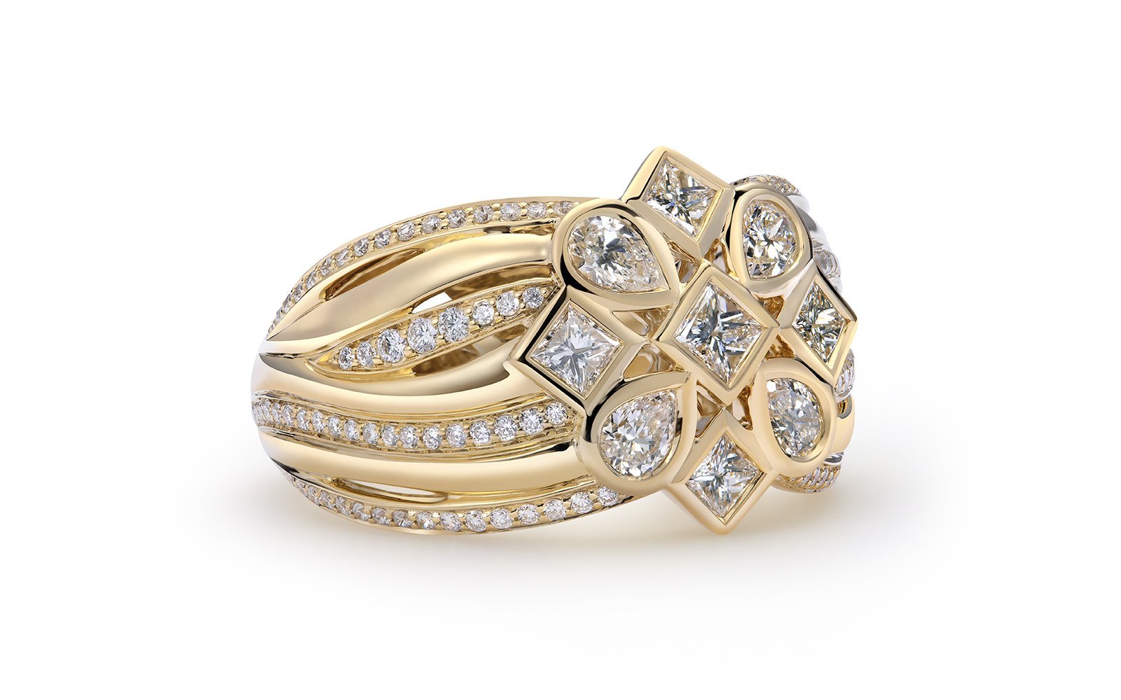 D Flawless Diamond Ring set in 18K Yellow Gold
